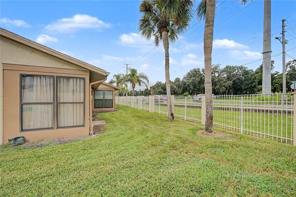 For Sale: $200,000 (2 beds, 2 baths, 1094 Square Feet)