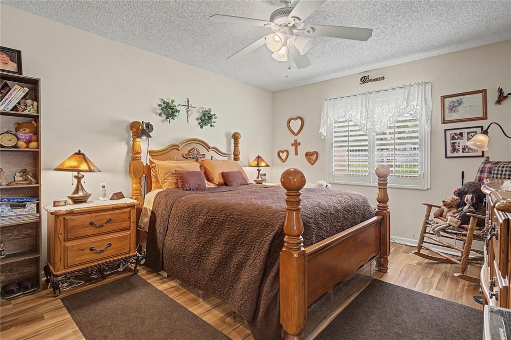 For Sale: $200,000 (2 beds, 2 baths, 1094 Square Feet)