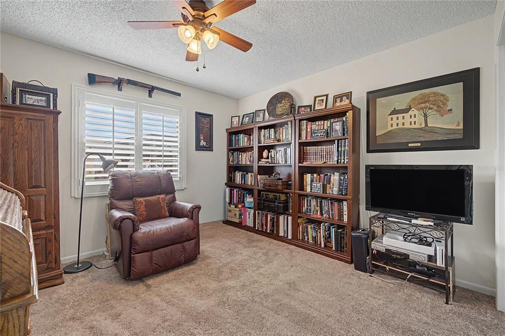 For Sale: $200,000 (2 beds, 2 baths, 1094 Square Feet)