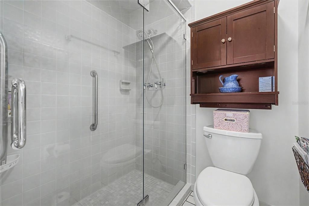 For Sale: $200,000 (2 beds, 2 baths, 1094 Square Feet)