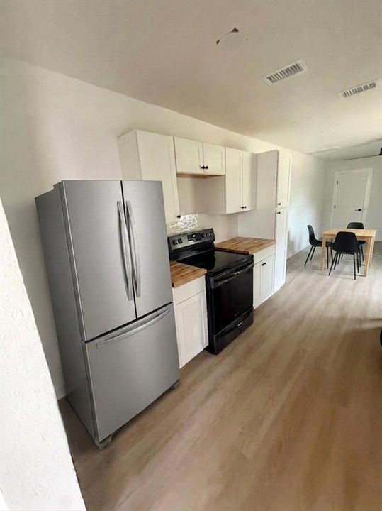 For Rent: $2,895 (3 beds, 1 baths, 1037 Square Feet)