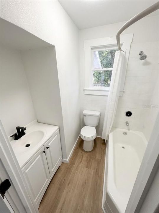 For Rent: $2,895 (3 beds, 1 baths, 1037 Square Feet)