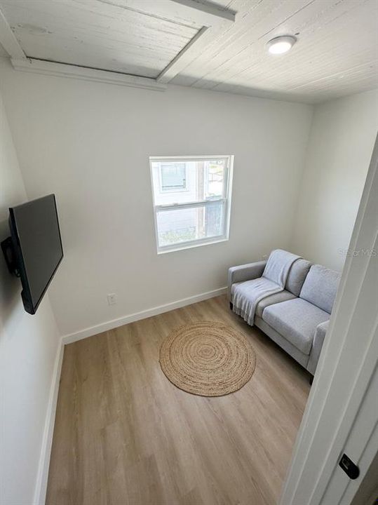 For Rent: $2,895 (3 beds, 1 baths, 1037 Square Feet)
