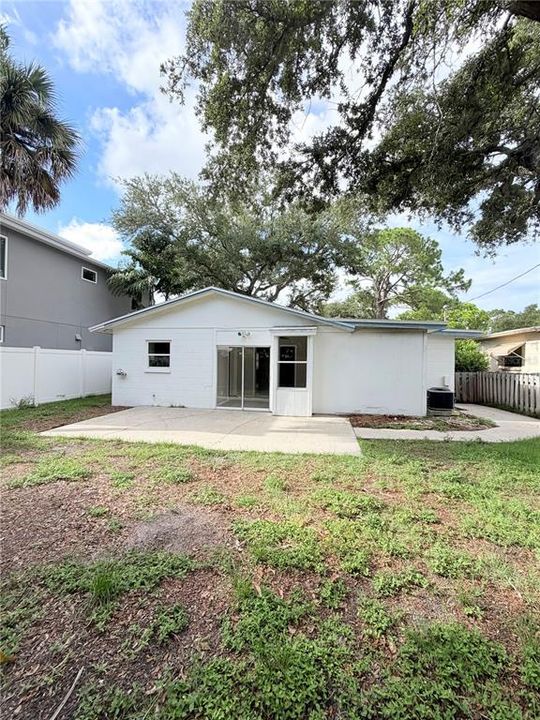 For Rent: $2,150 (2 beds, 1 baths, 1107 Square Feet)