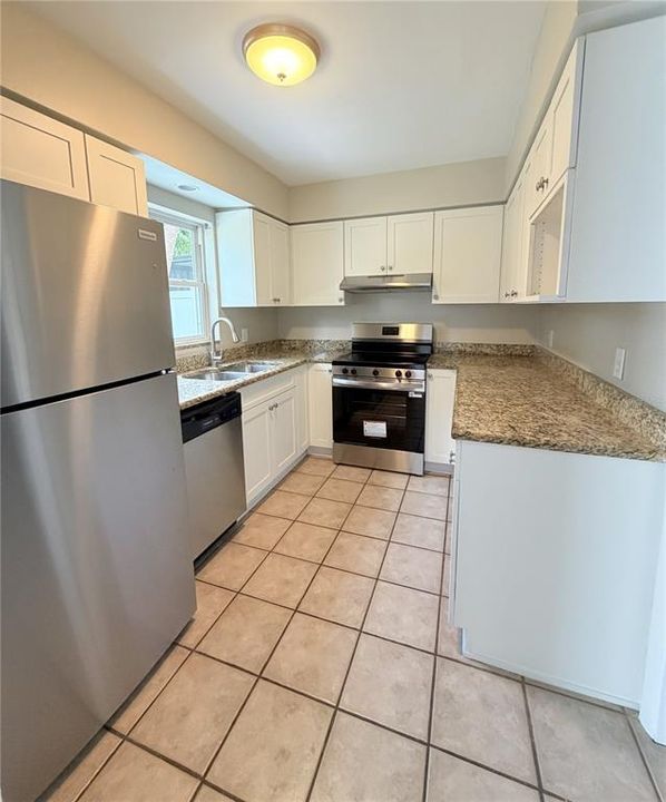 For Rent: $2,150 (2 beds, 1 baths, 1107 Square Feet)