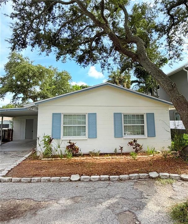 For Rent: $2,150 (2 beds, 1 baths, 1107 Square Feet)