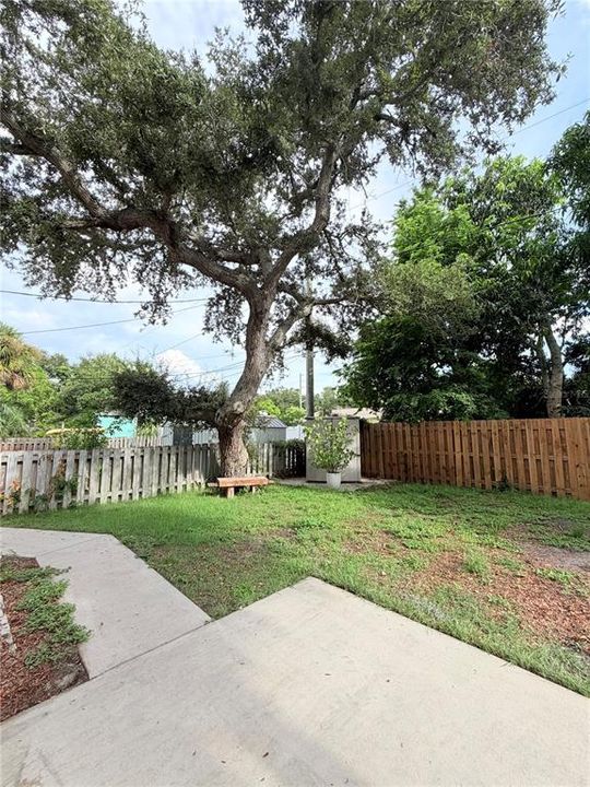 For Rent: $2,150 (2 beds, 1 baths, 1107 Square Feet)