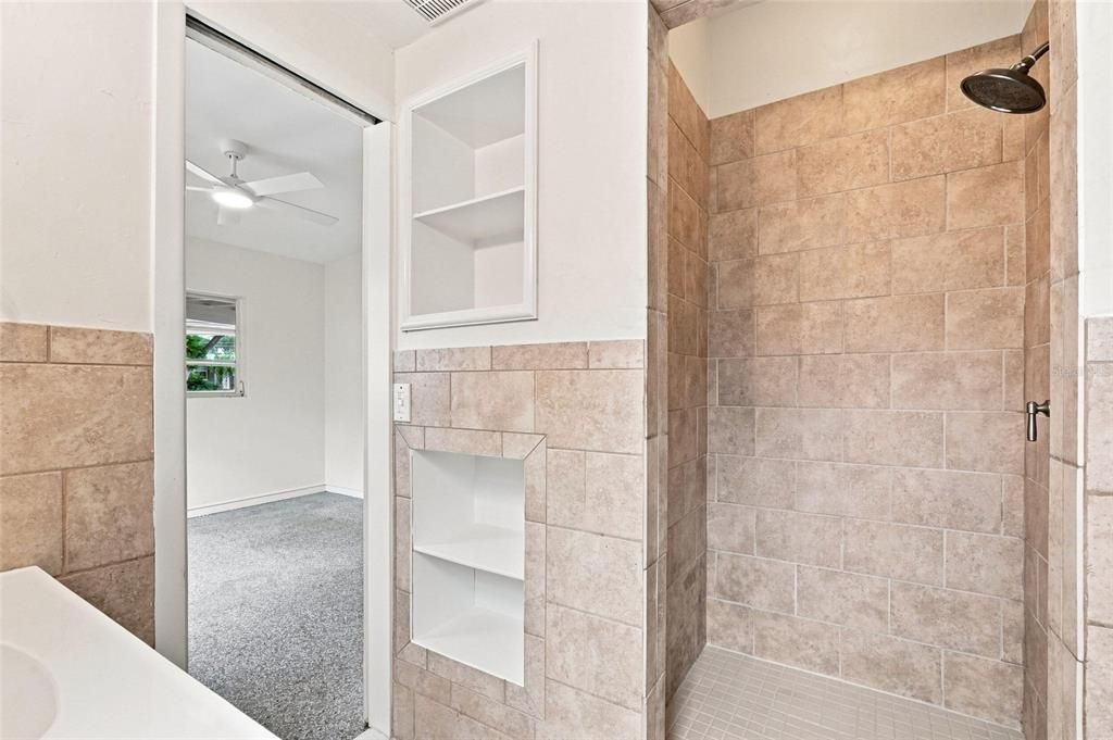 На продажу: $379,900 (3 спален, 2 ванн, 1407 Квадратных фут)