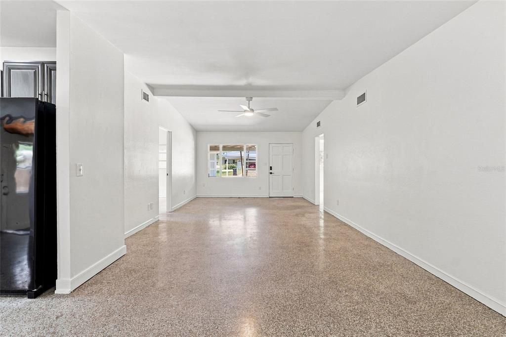 На продажу: $379,900 (3 спален, 2 ванн, 1407 Квадратных фут)