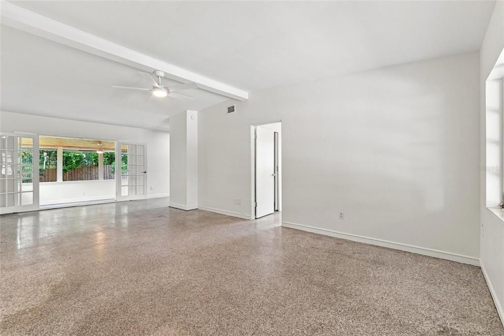 На продажу: $379,900 (3 спален, 2 ванн, 1407 Квадратных фут)