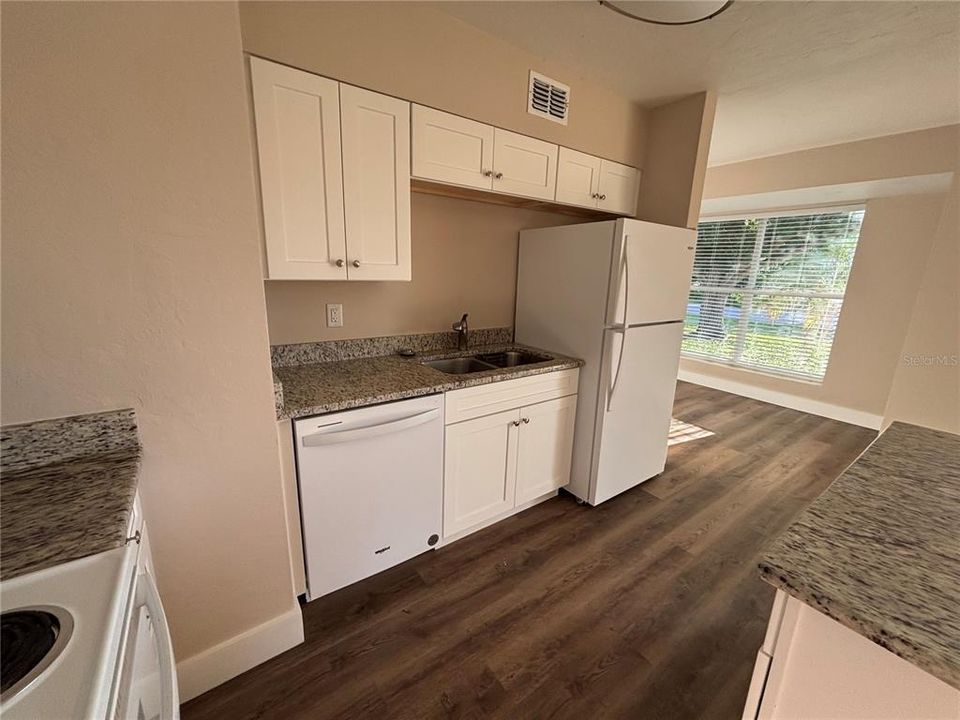 For Sale: $224,900 (2 beds, 2 baths, 1130 Square Feet)