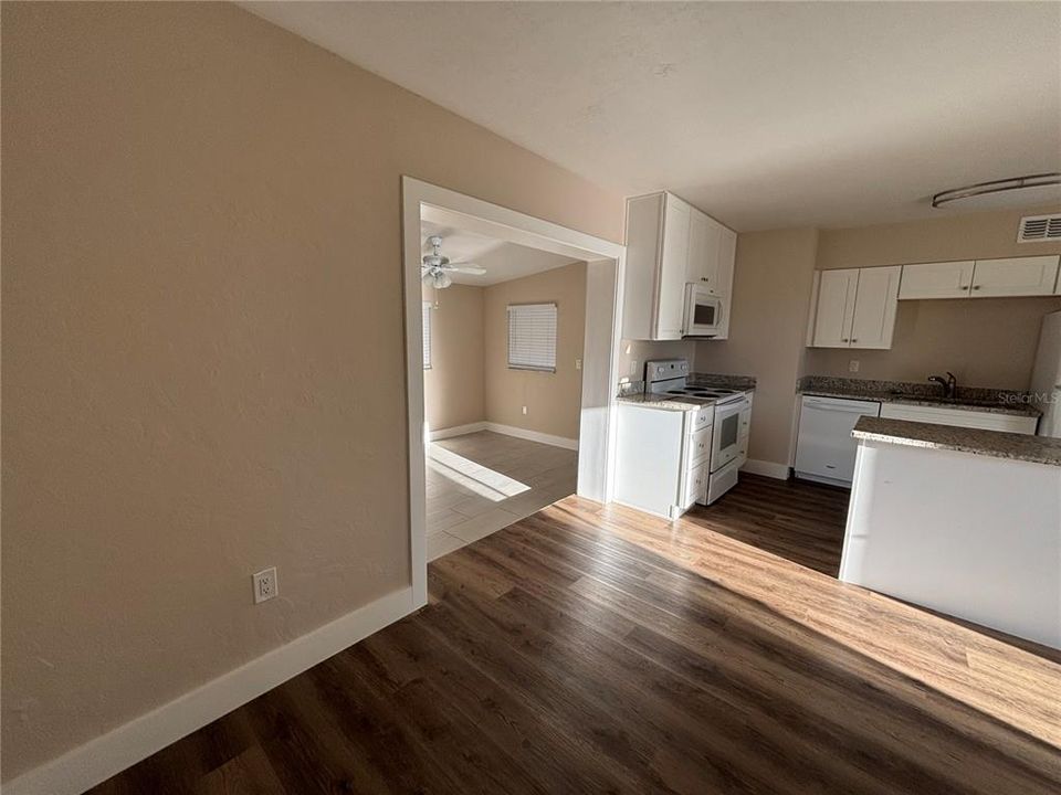 For Sale: $224,900 (2 beds, 2 baths, 1130 Square Feet)