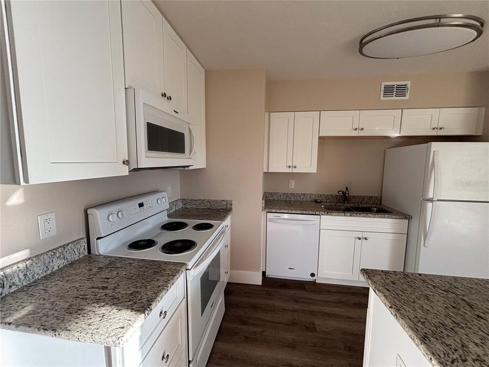 For Sale: $224,900 (2 beds, 2 baths, 1130 Square Feet)