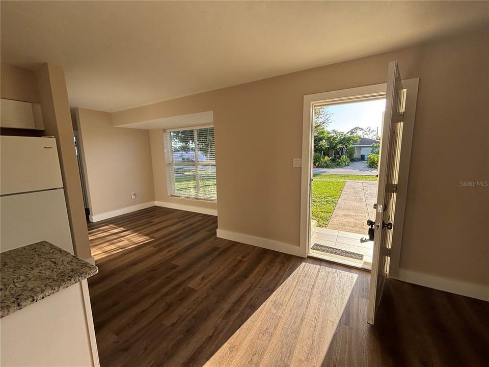 For Sale: $224,900 (2 beds, 2 baths, 1130 Square Feet)