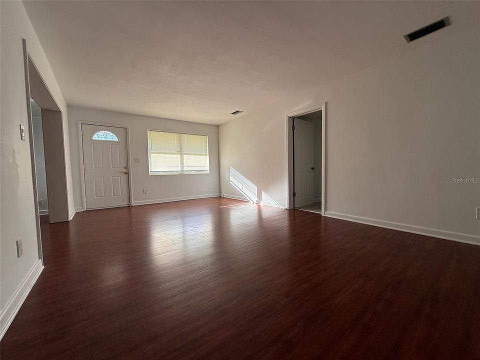 For Sale: $193,000 (3 beds, 1 baths, 1176 Square Feet)