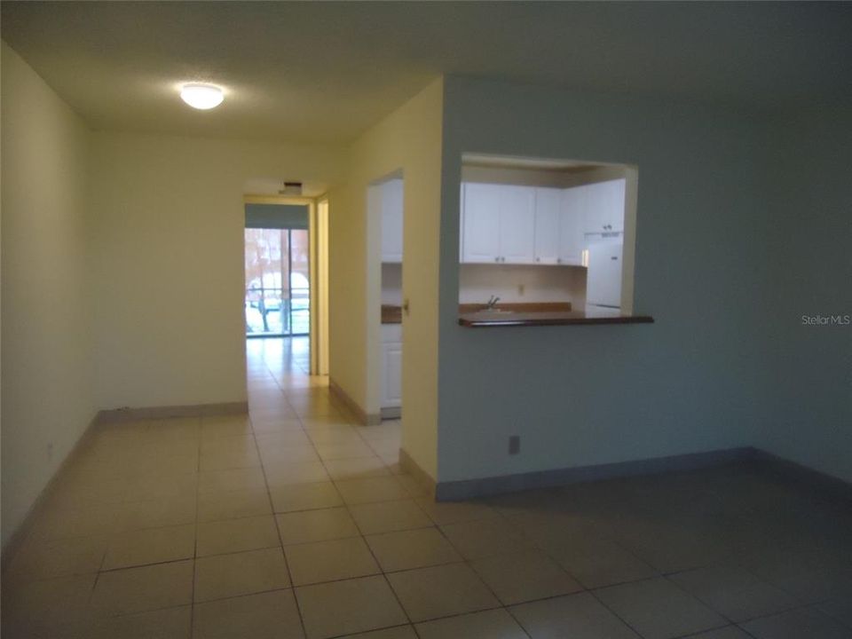 For Sale: $79,900 (1 beds, 1 baths, 570 Square Feet)