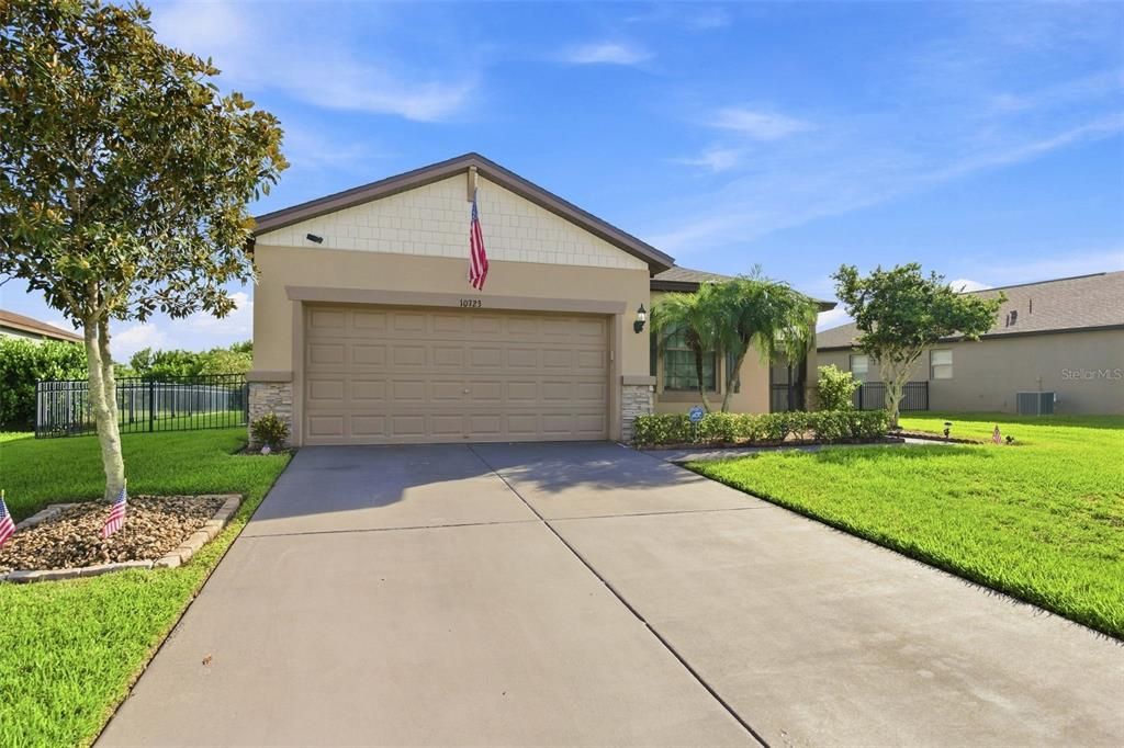 For Sale: $420,000 (3 beds, 2 baths, 1700 Square Feet)