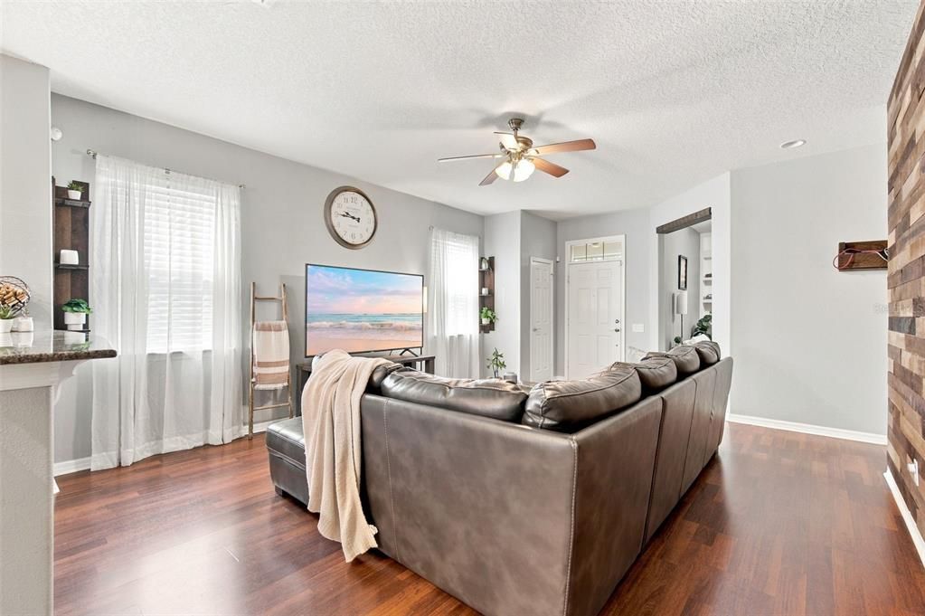 For Sale: $420,000 (3 beds, 2 baths, 1700 Square Feet)