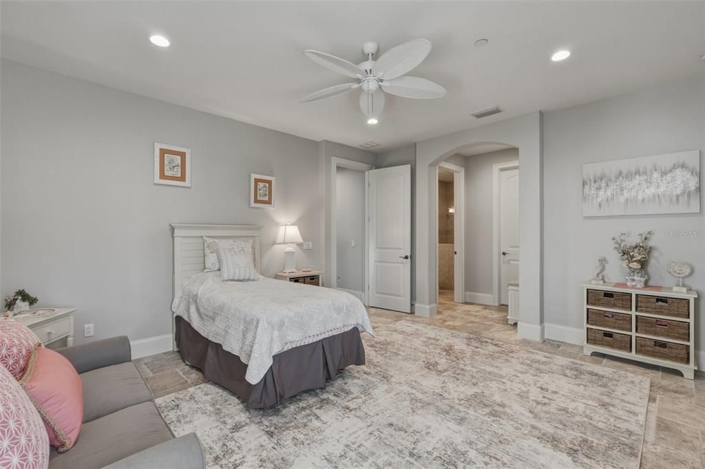 For Sale: $5,350,000 (6 beds, 5 baths, 6869 Square Feet)