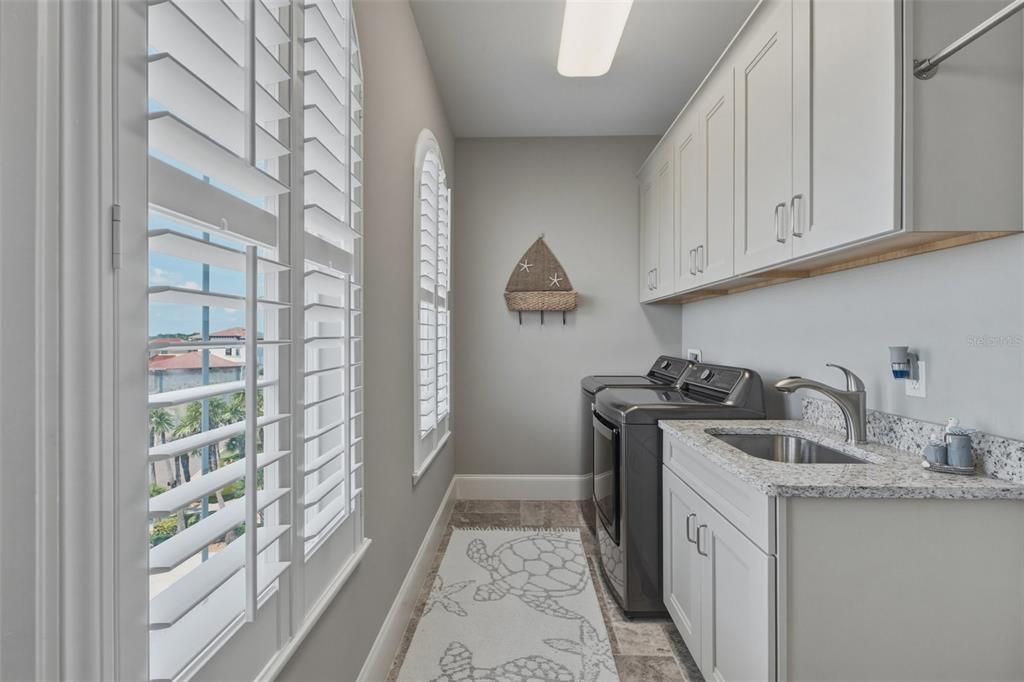 For Sale: $5,350,000 (6 beds, 5 baths, 6869 Square Feet)