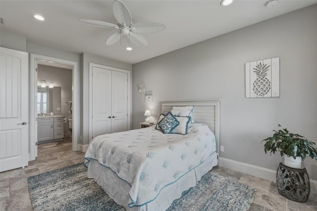 For Sale: $5,350,000 (6 beds, 5 baths, 6869 Square Feet)