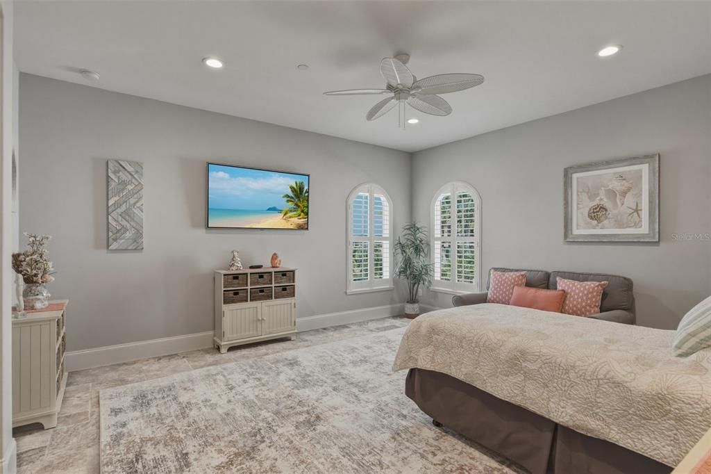For Sale: $5,350,000 (6 beds, 5 baths, 6869 Square Feet)