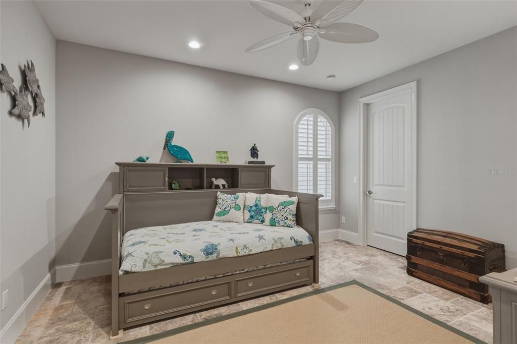 For Sale: $5,350,000 (6 beds, 5 baths, 6869 Square Feet)