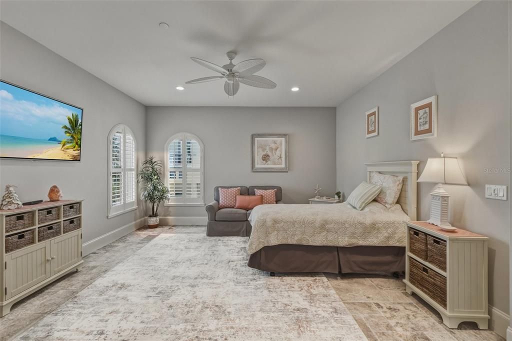 For Sale: $5,350,000 (6 beds, 5 baths, 6869 Square Feet)