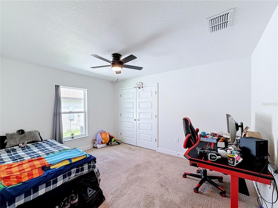 For Sale: $400,000 (4 beds, 2 baths, 2557 Square Feet)