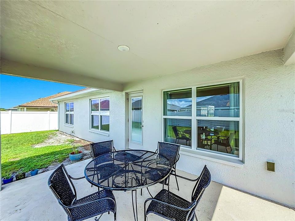 For Sale: $400,000 (4 beds, 2 baths, 2557 Square Feet)