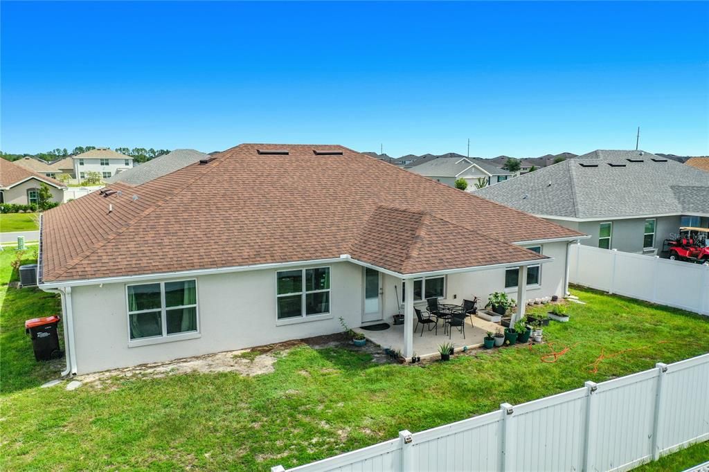 For Sale: $400,000 (4 beds, 2 baths, 2557 Square Feet)