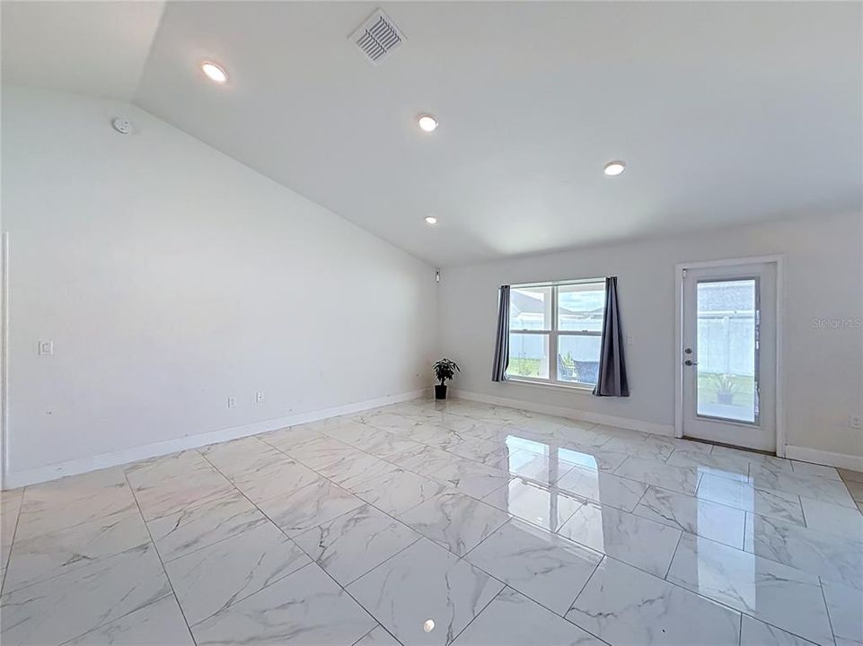 For Sale: $400,000 (4 beds, 2 baths, 2557 Square Feet)