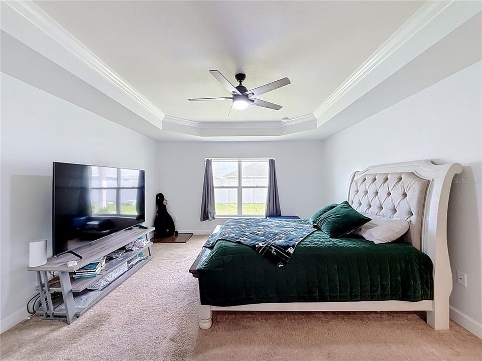 For Sale: $400,000 (4 beds, 2 baths, 2557 Square Feet)