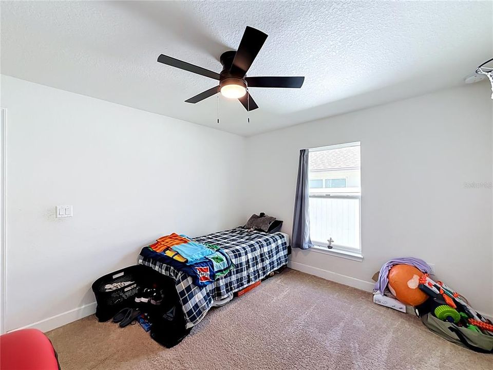 For Sale: $400,000 (4 beds, 2 baths, 2557 Square Feet)