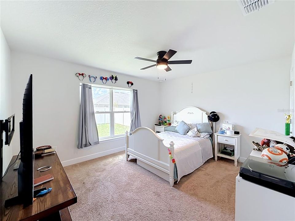 For Sale: $400,000 (4 beds, 2 baths, 2557 Square Feet)