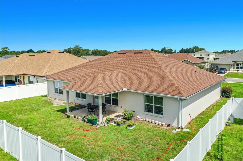 For Sale: $400,000 (4 beds, 2 baths, 2557 Square Feet)