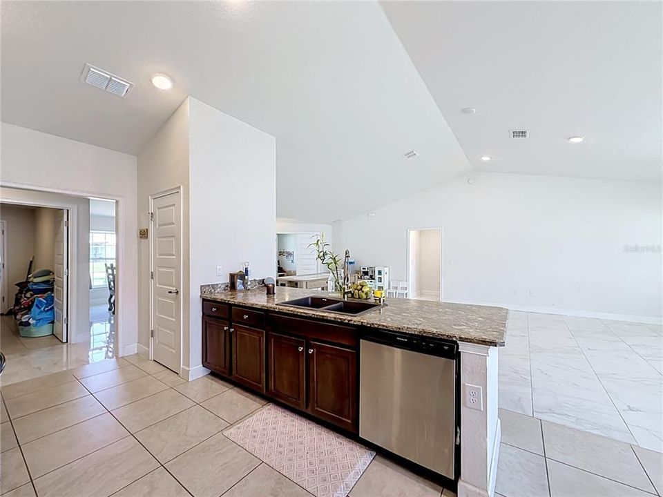 For Sale: $400,000 (4 beds, 2 baths, 2557 Square Feet)