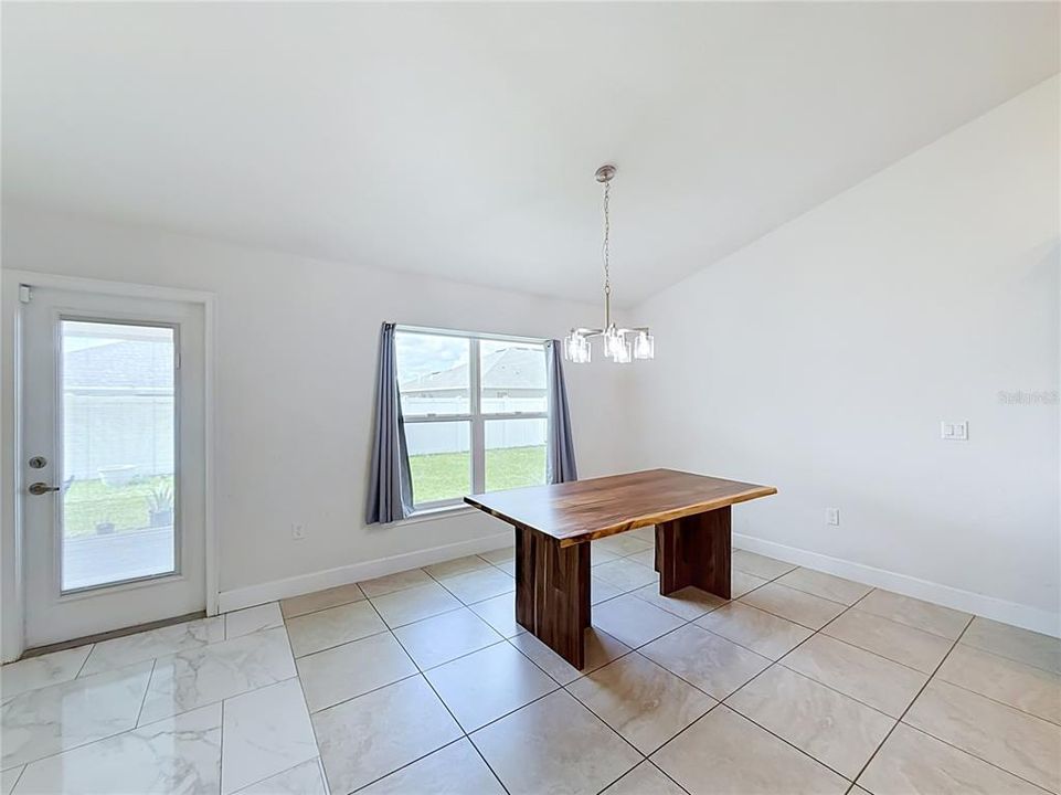 For Sale: $400,000 (4 beds, 2 baths, 2557 Square Feet)