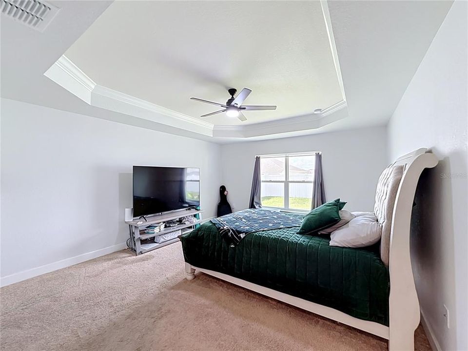 For Sale: $400,000 (4 beds, 2 baths, 2557 Square Feet)