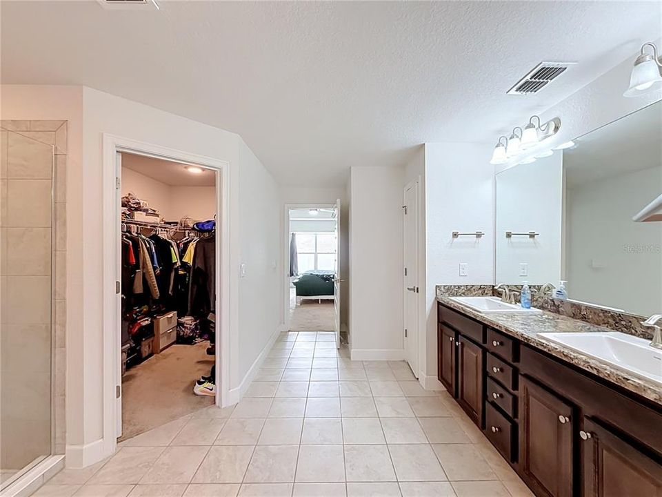 For Sale: $400,000 (4 beds, 2 baths, 2557 Square Feet)