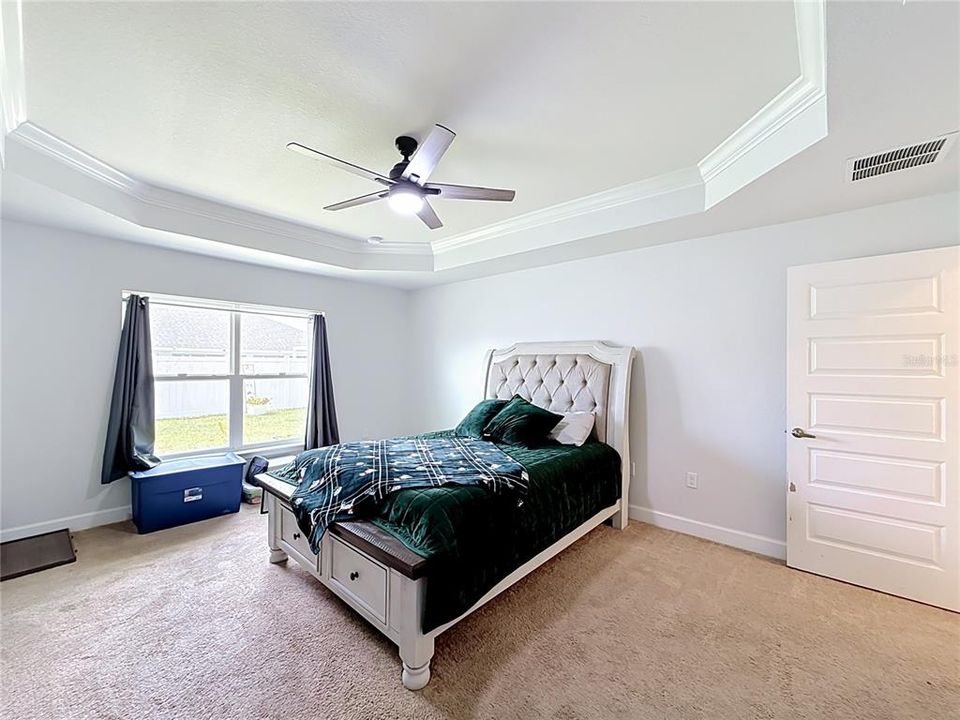 For Sale: $400,000 (4 beds, 2 baths, 2557 Square Feet)