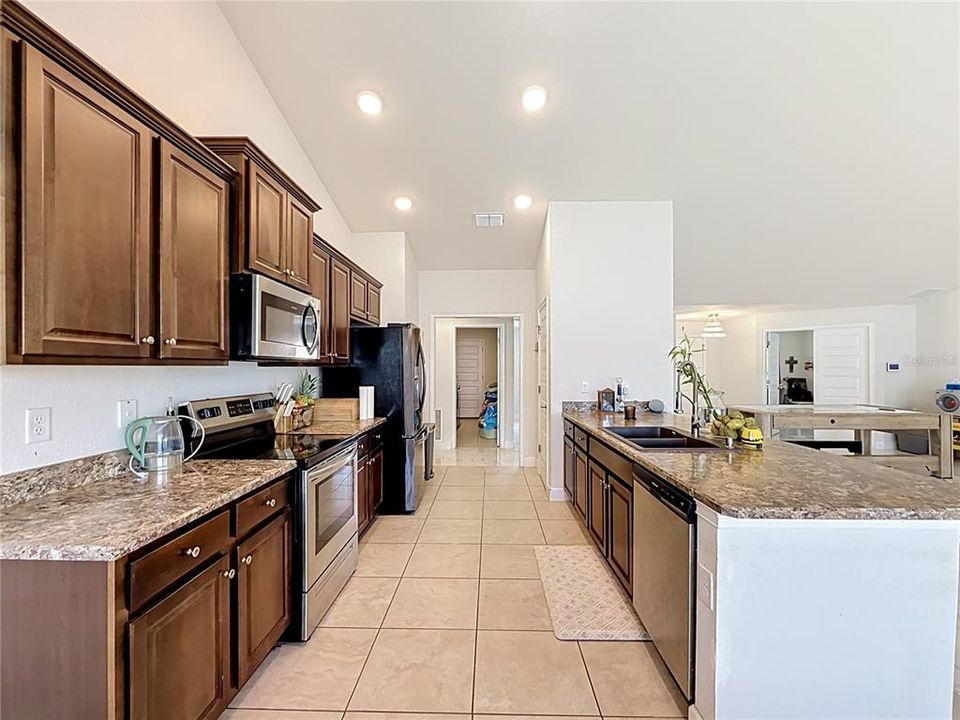 For Sale: $400,000 (4 beds, 2 baths, 2557 Square Feet)