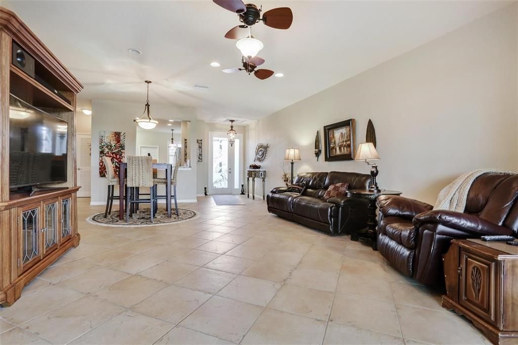 For Rent: $2,000 (3 beds, 2 baths, 1519 Square Feet)