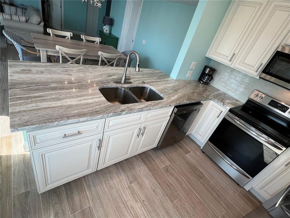 For Rent: $4,800 (2 beds, 2 baths, 1315 Square Feet)