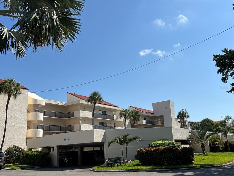 For Rent: $4,800 (2 beds, 2 baths, 1315 Square Feet)