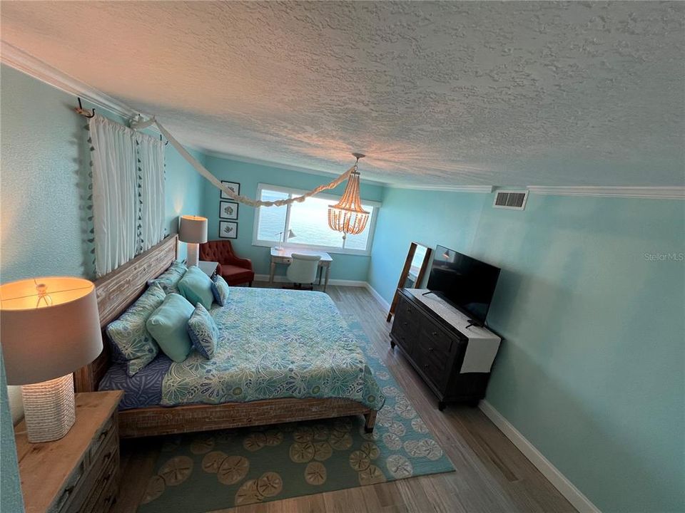 For Rent: $4,800 (2 beds, 2 baths, 1315 Square Feet)