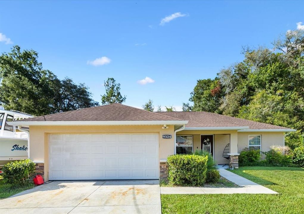For Rent: $1,800 (3 beds, 2 baths, 1381 Square Feet)