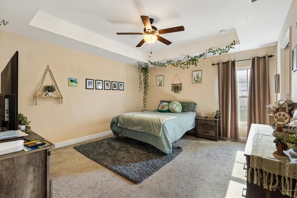For Rent: $1,800 (3 beds, 2 baths, 1381 Square Feet)