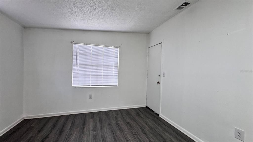 На продажу: $339,000 (4 спален, 2 ванн, 1217 Квадратных фут)