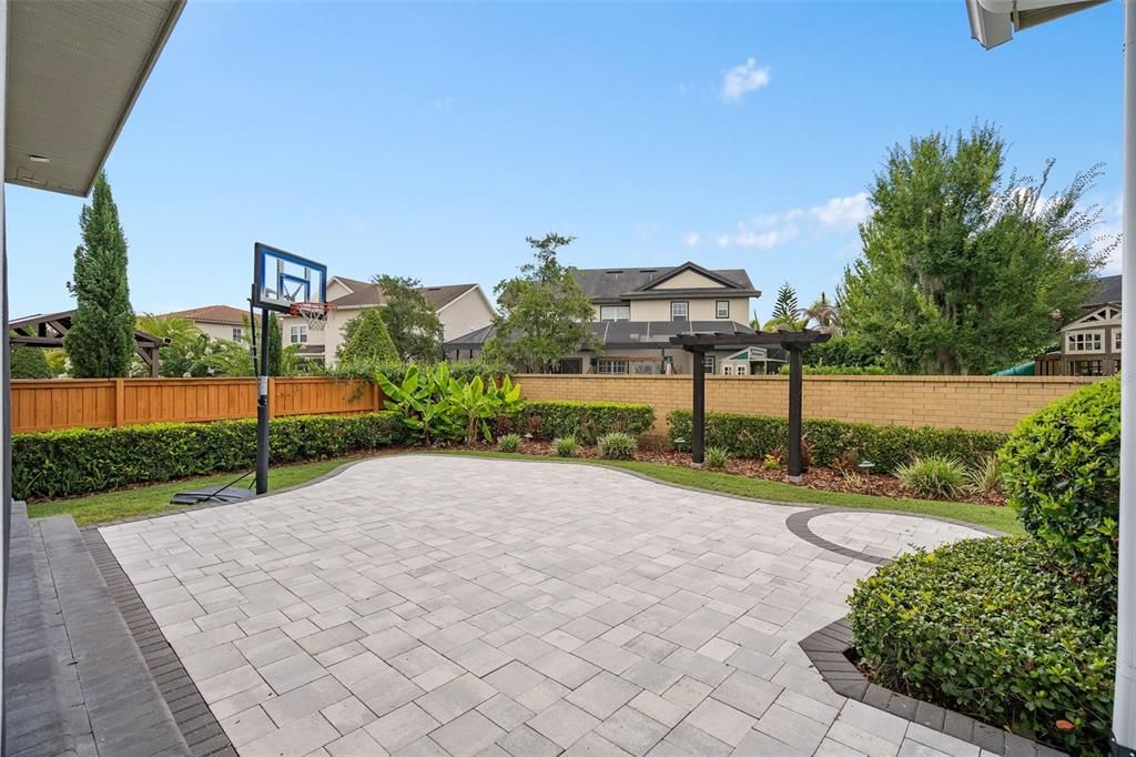 For Rent: $6,000 (5 beds, 4 baths, 4075 Square Feet)